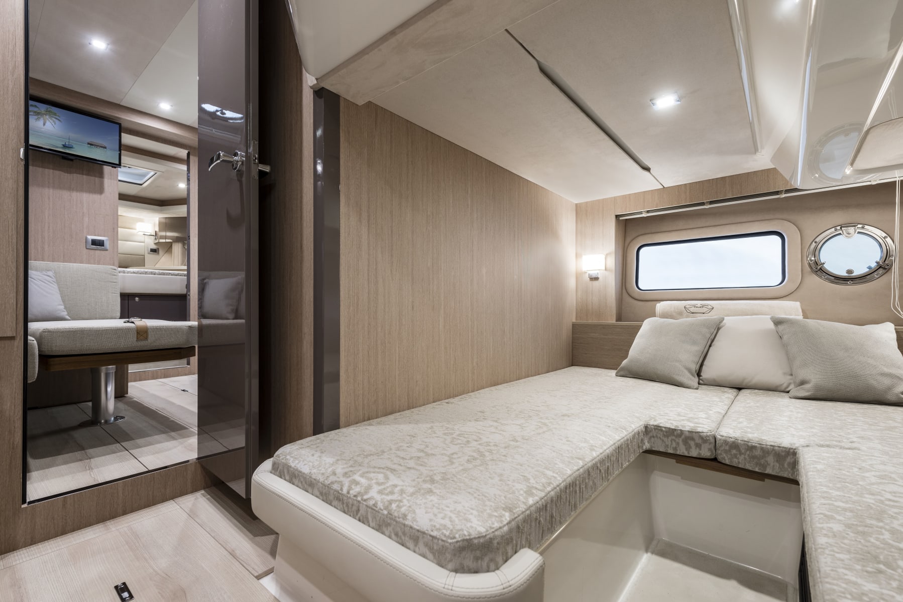 Cranchi Z35 charter boat in Opatija — view 7
