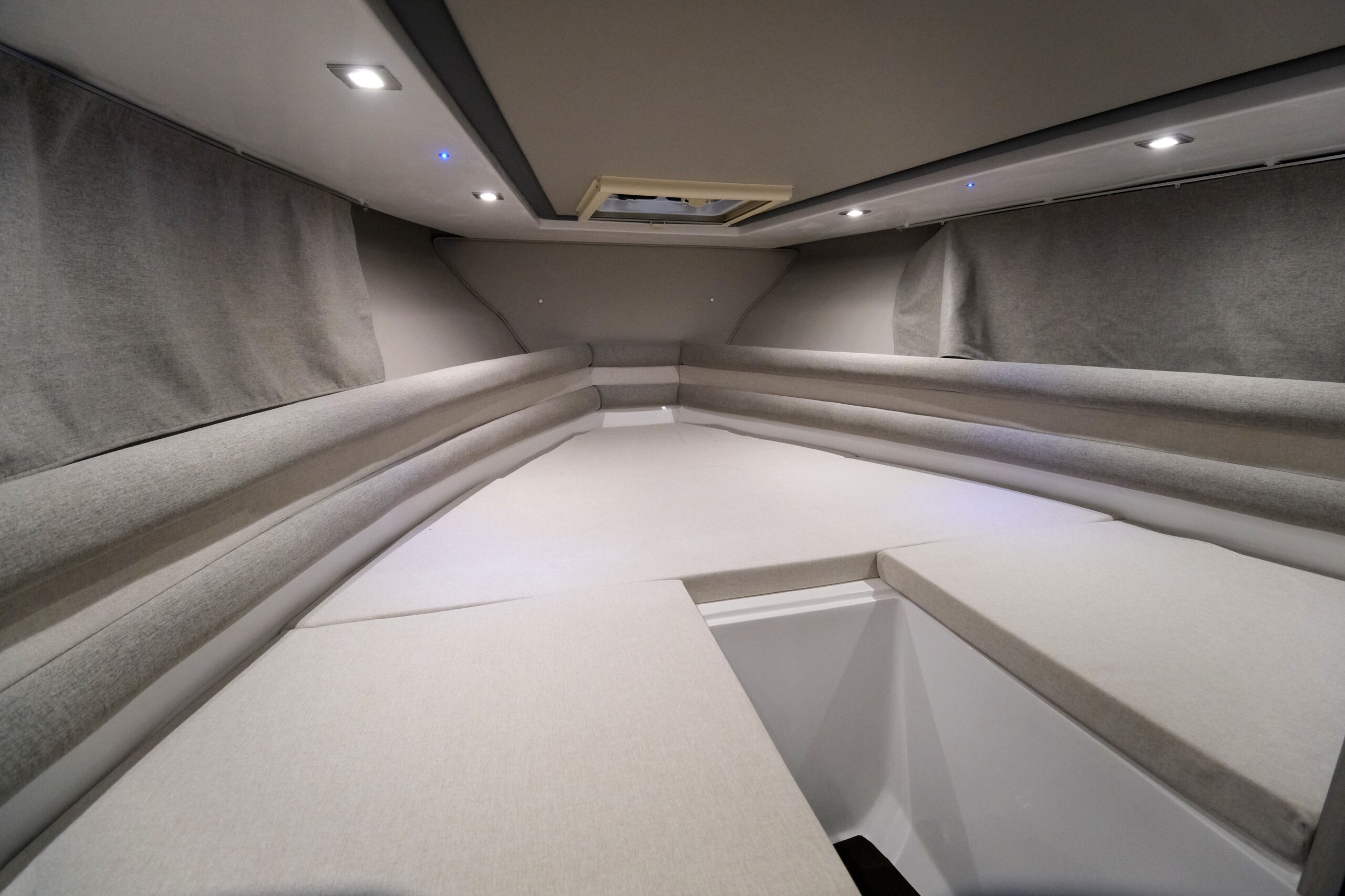 Saver 870 Walkaround - view 5