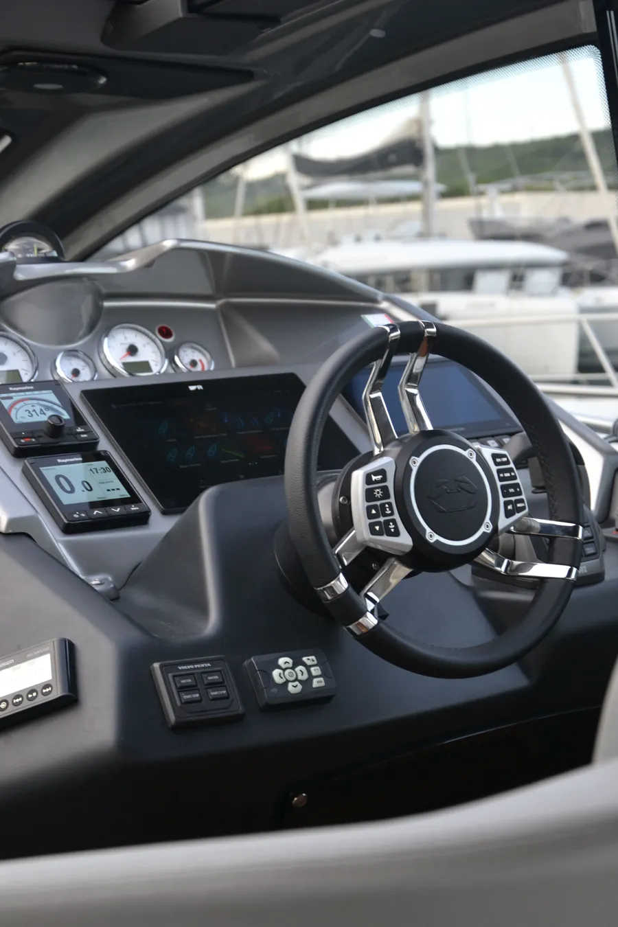 Cranchi M44 HT - view 4