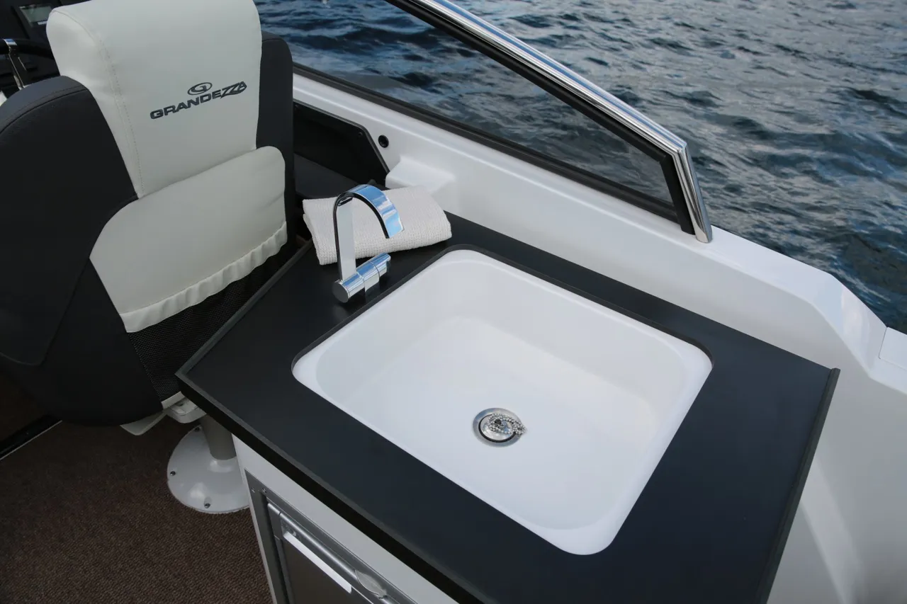 Grandezza 25S charter boat in Opatija — view 6